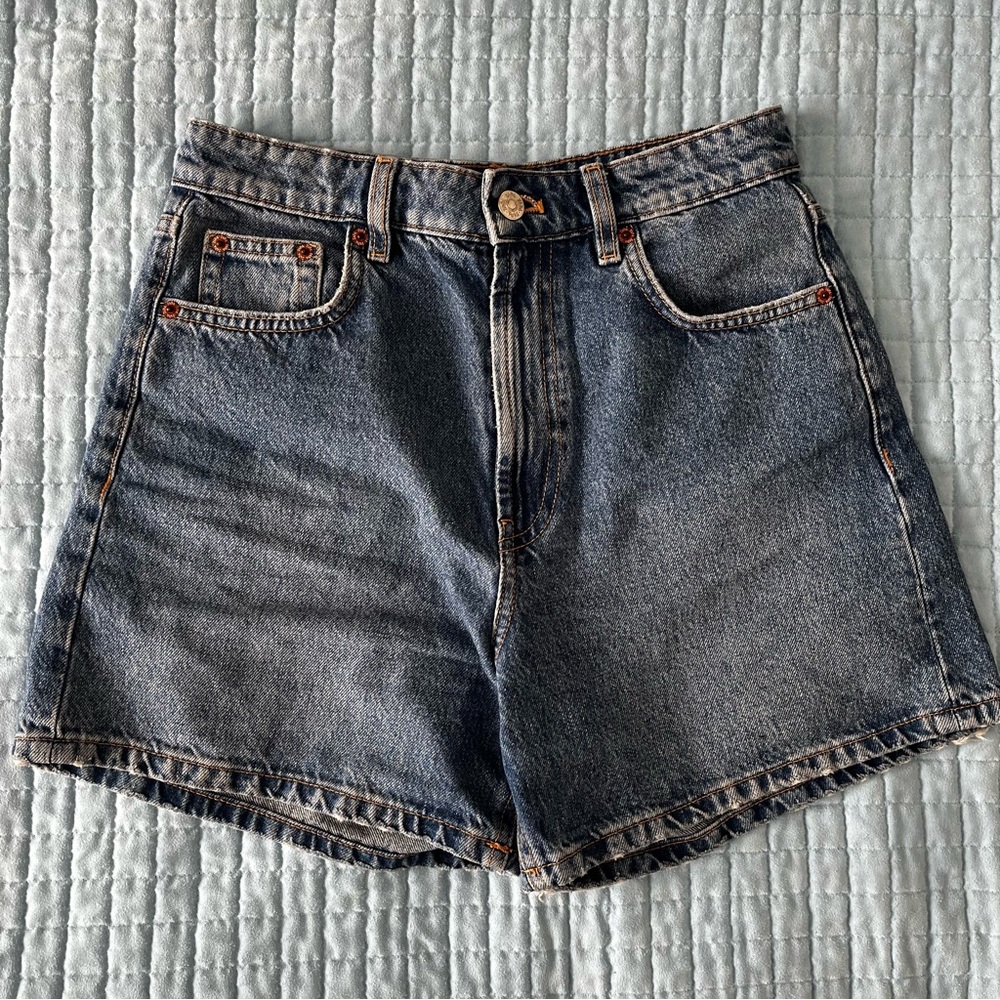 ZARA Classic Denim Women's Shorts EUC size 4